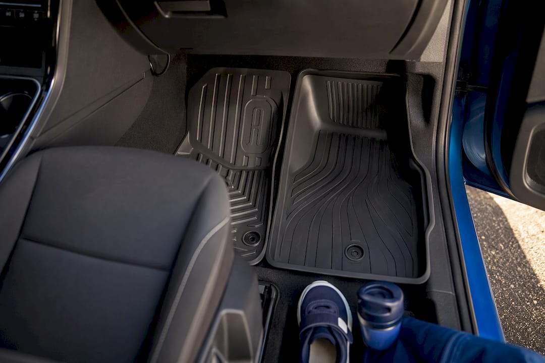 Comparison of two types of vehicle floor liners