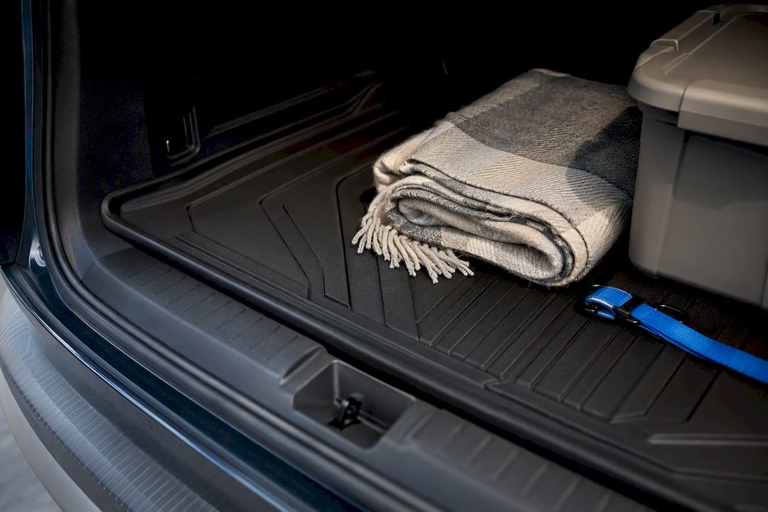 Cargo liner fitted in anonymous vehicle