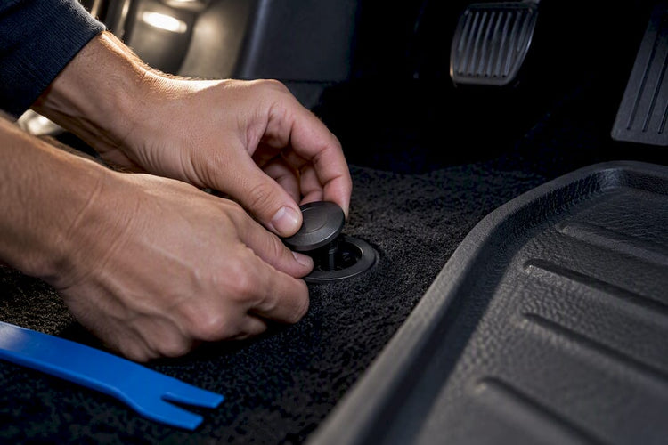 Hand checking floor mat retention clip